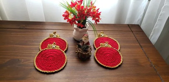 Descanso de Taças em Crochê Bolas de Natal Vermelho - foto 4