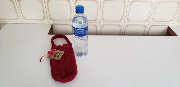 Capa para Garrafinha de Água Mineral 500 ml Crochê - Bordô - foto 3