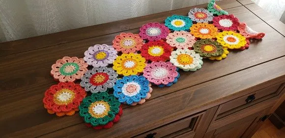 Trilho de Mesa em Crochê Flores Japonesa (1,60 cm x 30 Cm) - foto 4