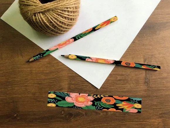 Lápis Floral Personalizado - feito à mão por Mi Papelaria Criativa