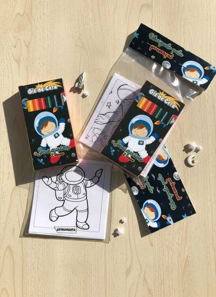Kit Giz de Cera - Astronauta Personalizado - artesanato feito à mão por Mi Papelaria Criativa
