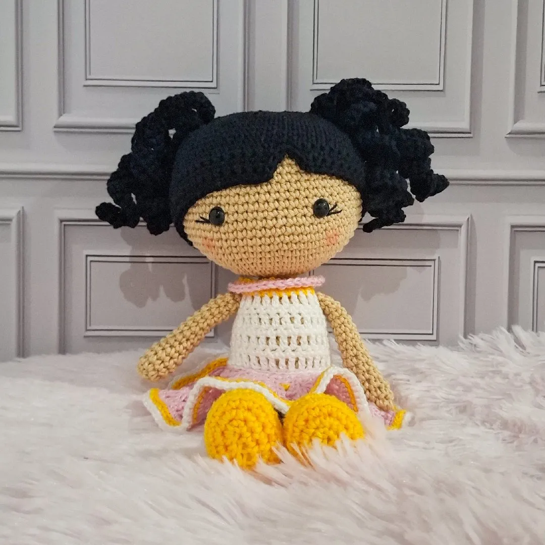Boneca Mia - artesanato de Fios Encantados