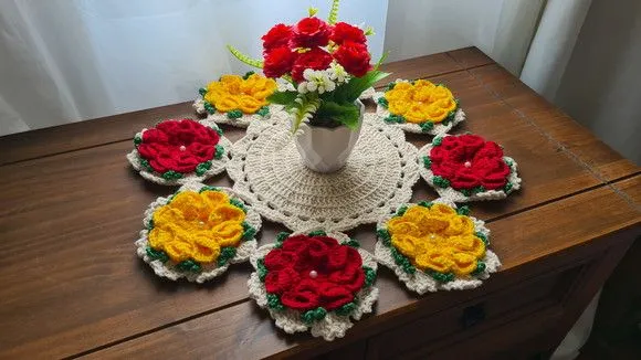 Mini Centro de Mesa em Crochê Flores Amarelo e Vermelho - foto 4