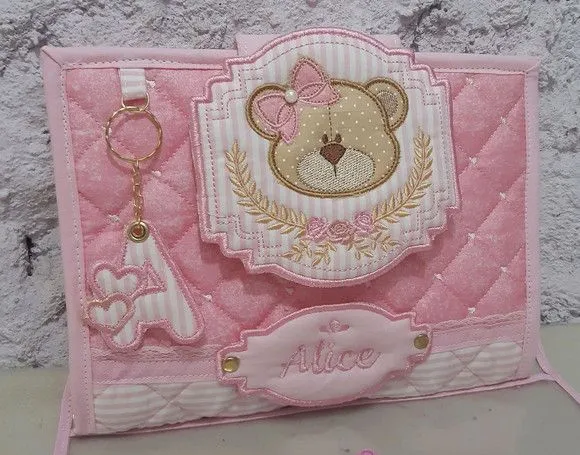 Capa pra caderneta de vacinas - feito à mão por Ateliê cantinho do bebê