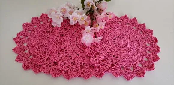 Jogo de 04 Toalhinhas em Crochê Pitaya Rosa - artesanato de Mari Crochê feito com carinho!