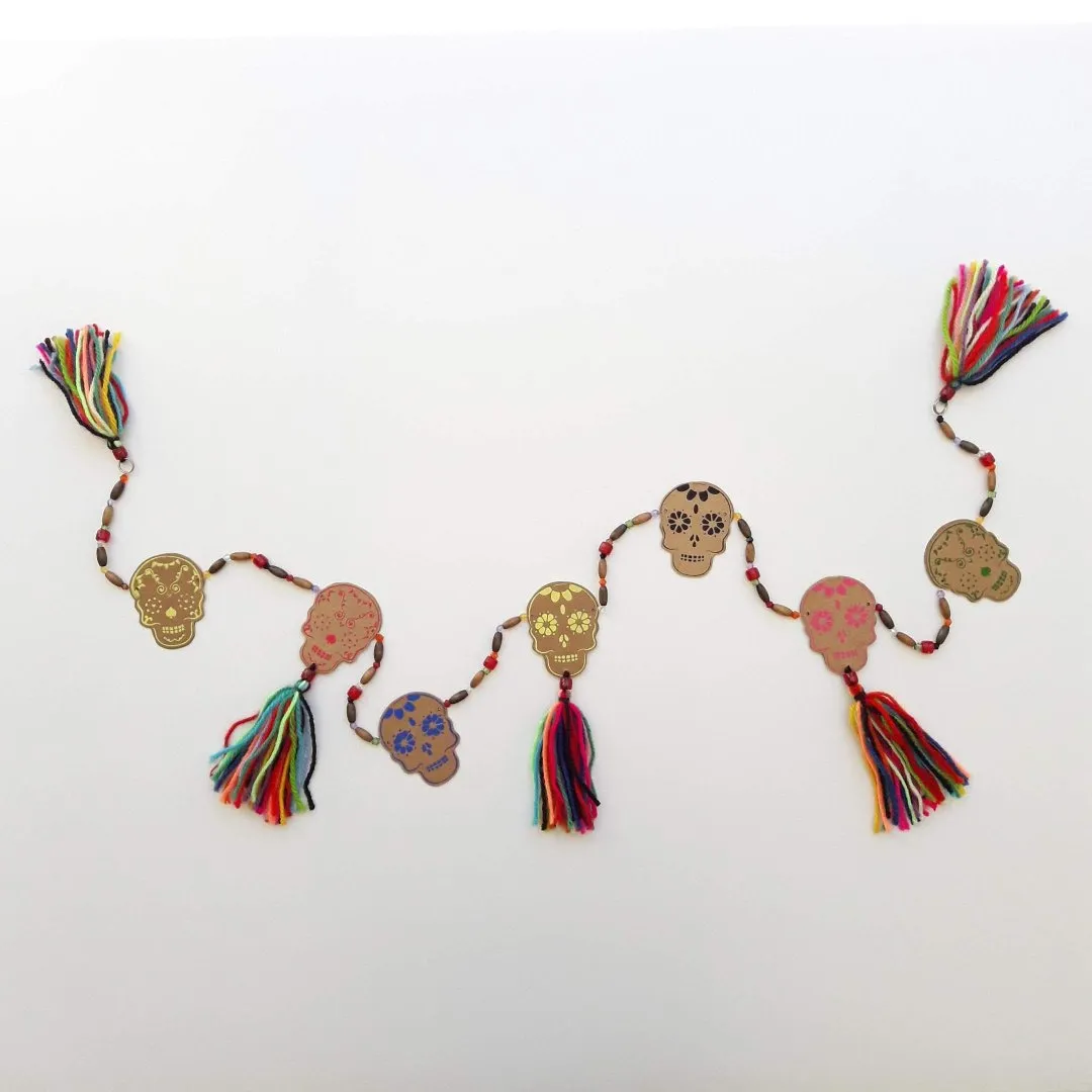 Cordão Caveiras Mexicanas Duplo - artesanato de Estudio Bananeira