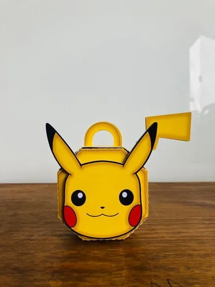 Maletinha Octave Pikachu - artesanato de Fina Essência Papelaria Personalizada
