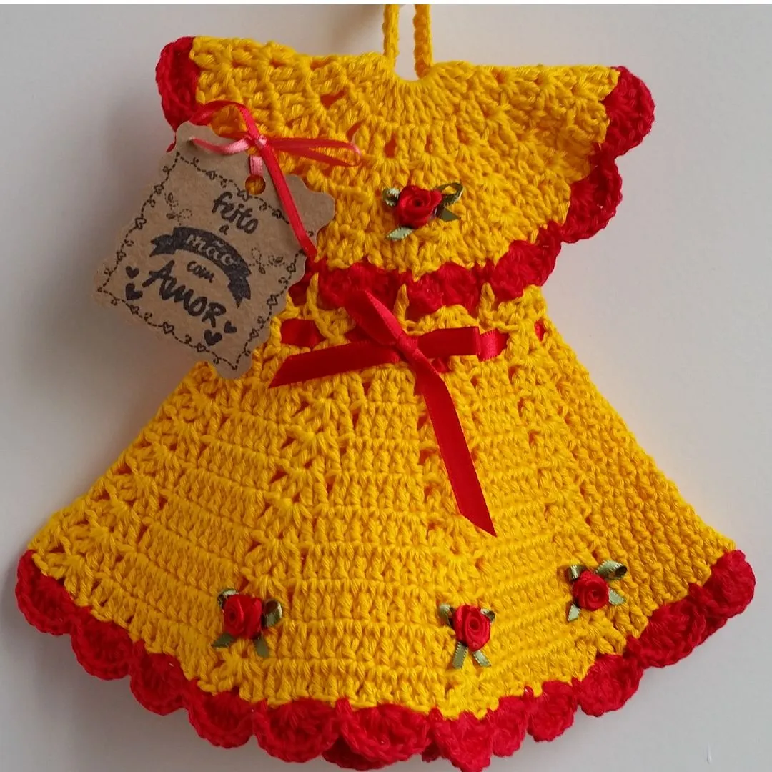 Pegador de Panelas Vestidinho - artesanato de Mari Crochê feito com carinho!