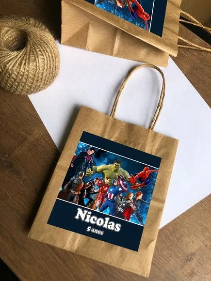 Sacola Kraft Heróis Personalizada - artesanato feito à mão por creativitybynina