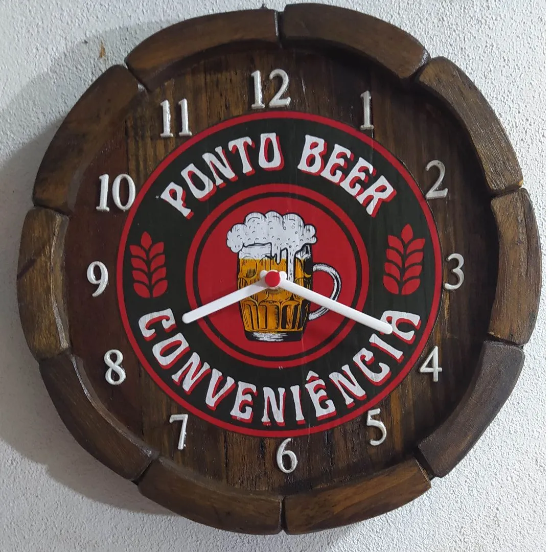 Relógio de parede em madeira tampa de barril . - foto 2