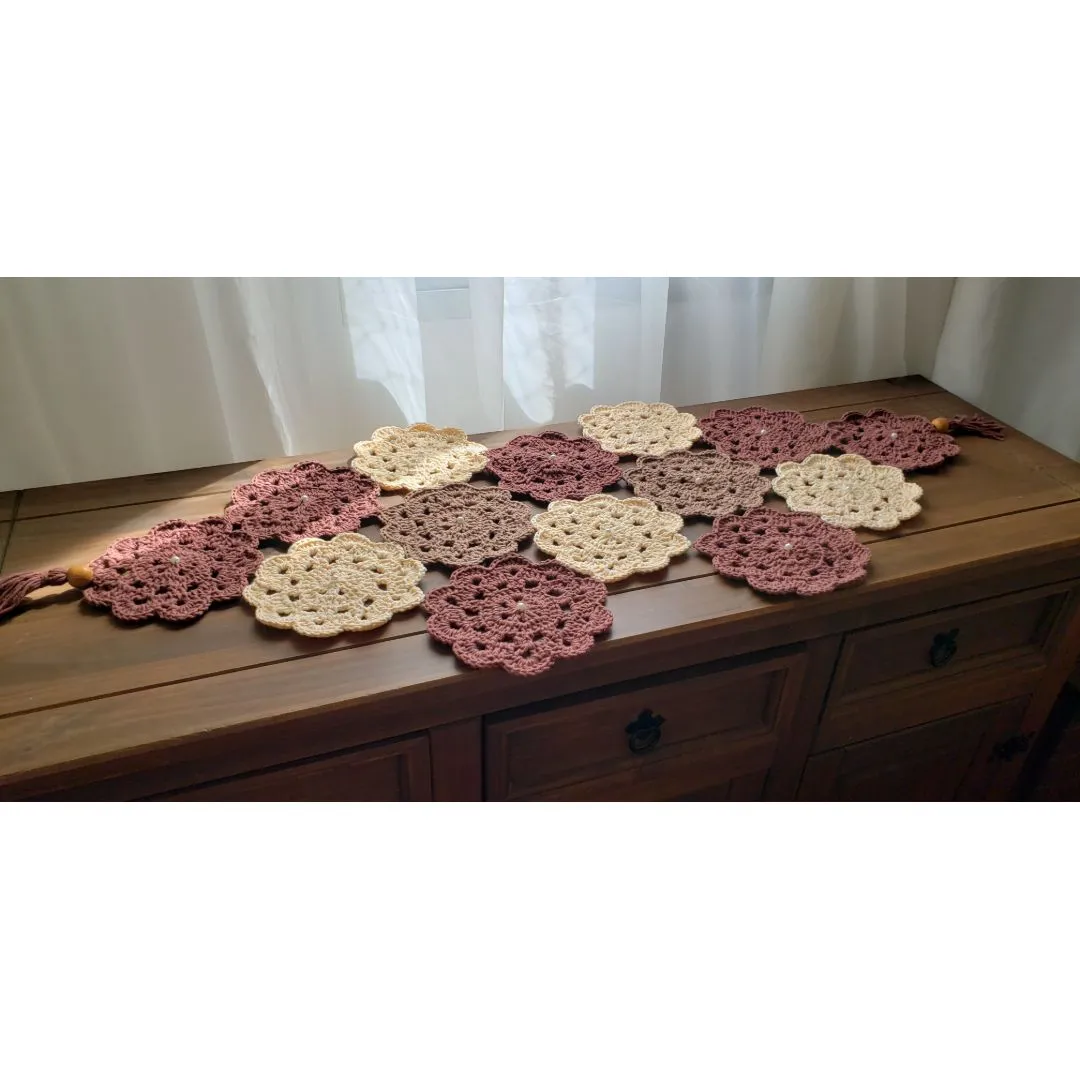 Trilho de Mesa em Crochê Flores com Tassel - foto 3