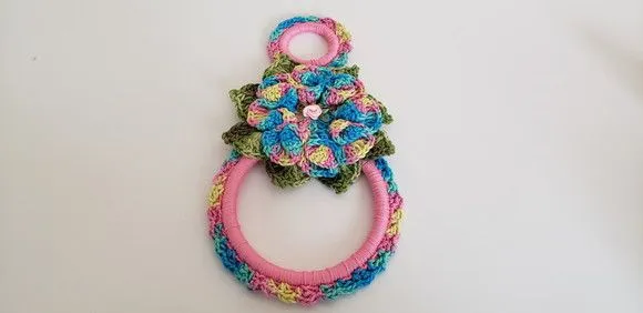 Porta Pano de Prato em Crochê Arco Iris - artesanato de Mari Crochê feito com carinho!