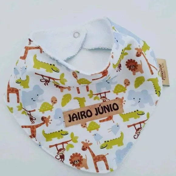 Babador bandana Safari Baby - artesanato feito à mão por Innovare Studio