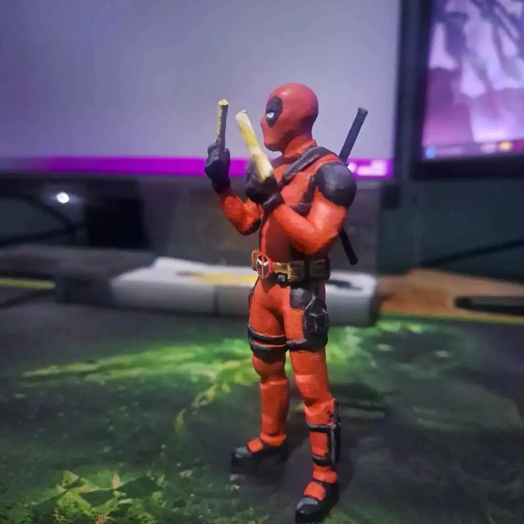 Action Figure Deadpool Armas Douradas 10cm - Boneco Colecionável Marvel Impressão 3D Pintado à Mão Setup Gamer PC - foto 6