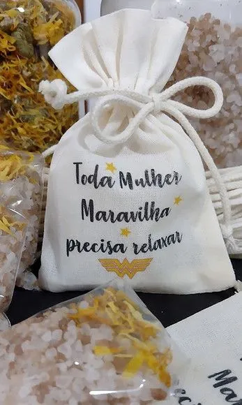 Lembrancinha Dia da Mulher Sais Relaxantes Personalizado - artesanato feito à mão por Juliana Biz - casa e bem estar