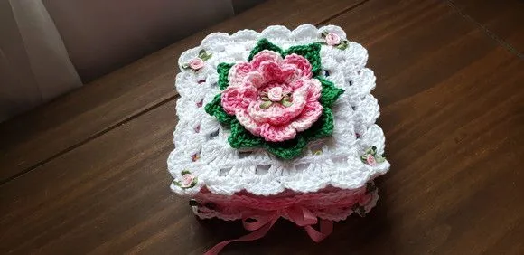 Porta Guardanapos em Crochê Flor Rosa Mesclado - foto 3