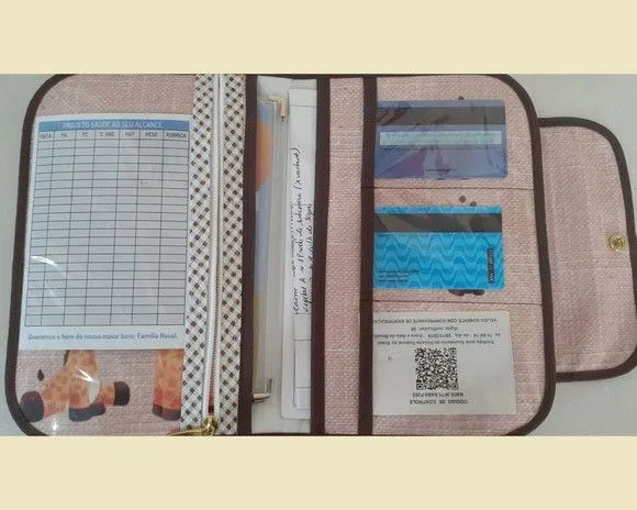 PORTA DOCUMENTOS INFANTIL - GIRAFINHA - foto 4
