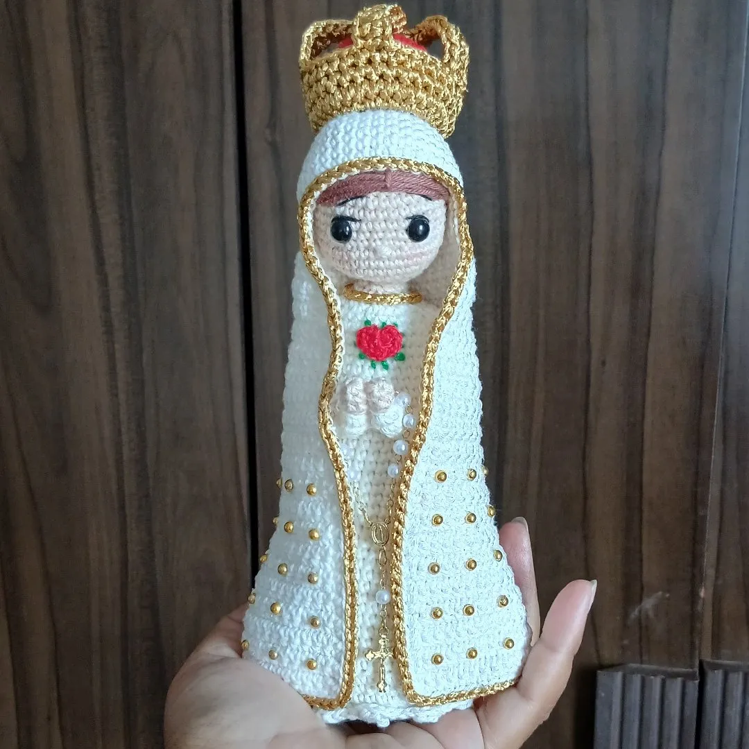 Nossa Senhira de Fátima em amigurumi