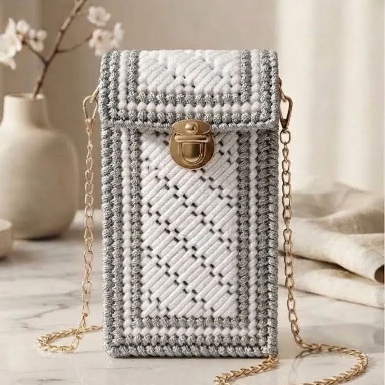 Bolsa tiracolo artesanal em Crochê / Fio de Malha