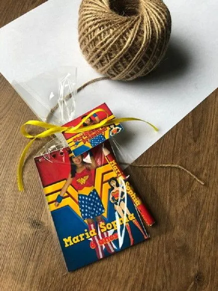 Bloquinho Mulher Maravilha Personalizado - artesanato feito à mão por Mi Papelaria Criativa