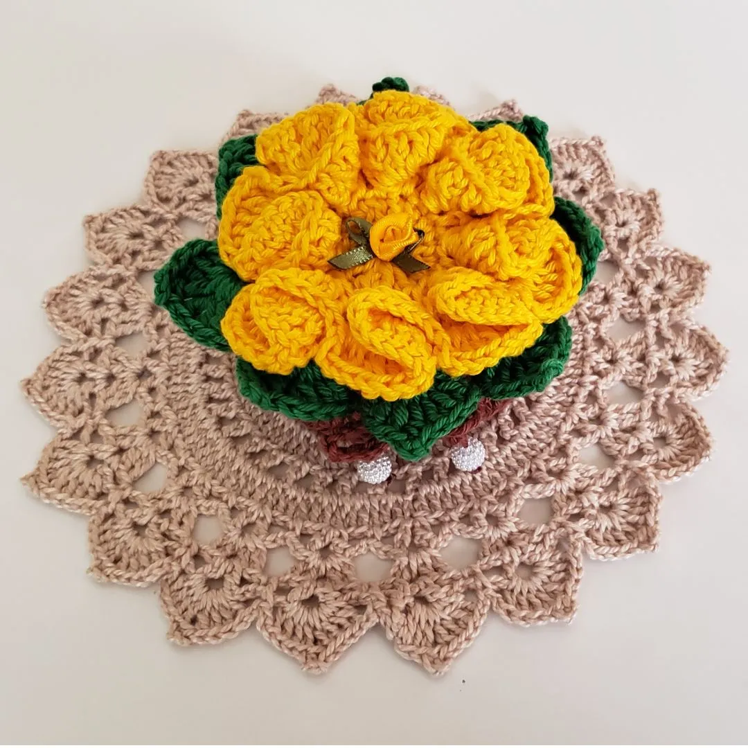 Sachê Porta Sabonete Flor Camélia - artesanato de Mari Crochê feito com carinho!