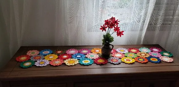 Trilho de Mesa em Crochê Flores Japonesa (1,30 cm x 30 Cm) - foto 2