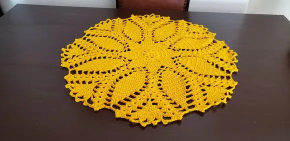 Centro de Mesa Crochê Amarelo 60 cm - foto 2