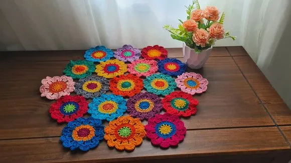Toalhinha de Crochê Flores Japonesa (50 cm x 45 Cm) - foto 3