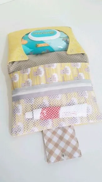 Kit higiene do bebê- Porta fraldas e lenço umedecido - foto 2