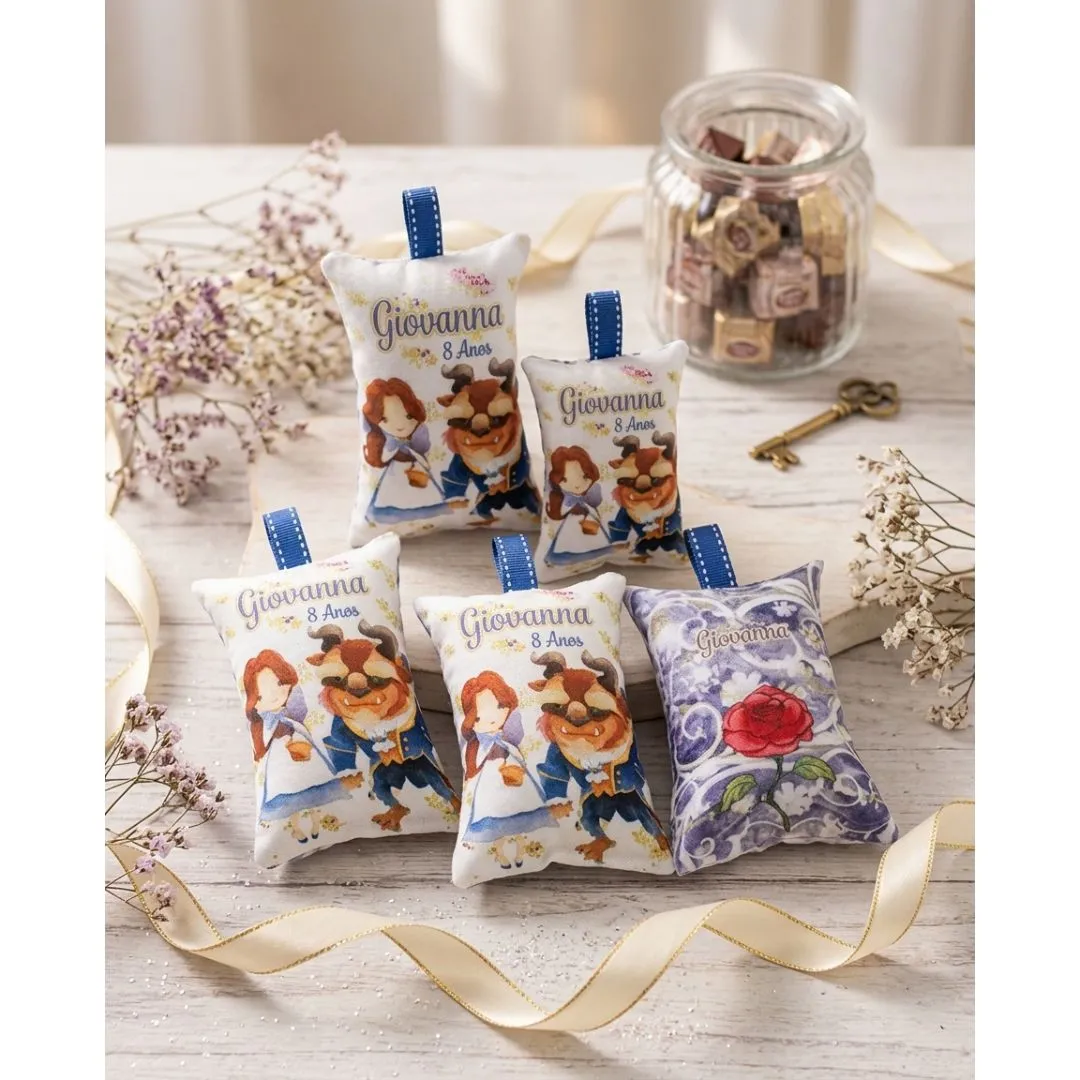 Chaveiro Almofadinha A Bela e a Fera | Lembrancinha Personalizada - artesanato de Innovare Studio