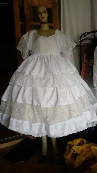 Saia e bata com apliques de renda - artesanato feito à mão por Ateliê Ofatemi