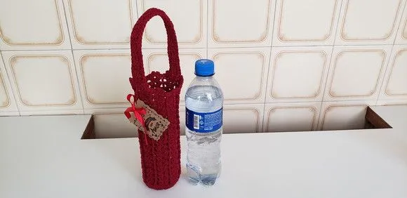 Capa para Garrafinha de Água Mineral 500 ml Crochê - Bordô - foto 2