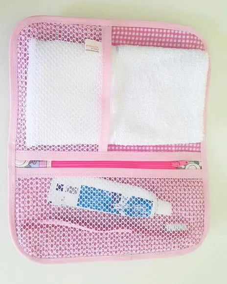Necessaire - Porta Escova de Dente e Toalha - artesanato feito à mão por Innovare Studio