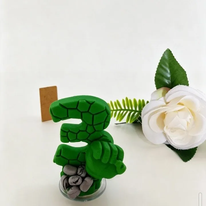 Vela Hulk Personalizada em Biscuit - foto 3