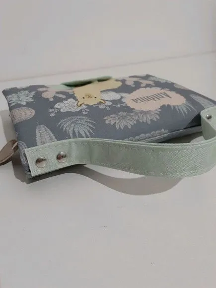 Kit higiene do bebê- Porta fraldas e lenço umedecido - feito à mão por Innovare Studio