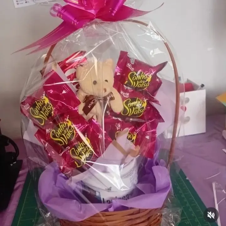 Buquê na Caneca com Chocolate e Ursinho de Pelúcia - foto 2