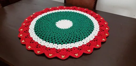 Toalha de Mesa Redonda em Crochê Natal (65 Cm) - foto 4