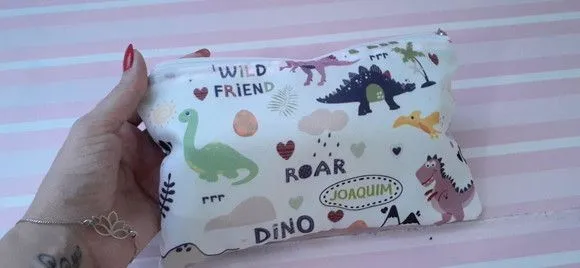Kit Dinossauro - Toalha e Necessaire - foto 5