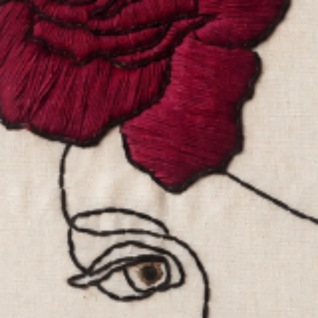Quadro Bordado a mão / entre rosas e espinho - foto 3