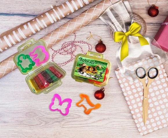 Mini Maleta com Massinhas Madagascar Personalizada - feito à mão por Artmanha Lembrancinhas