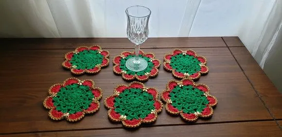 Descanso de Taças em Crochê Natal Lacinho Dourado - foto 4