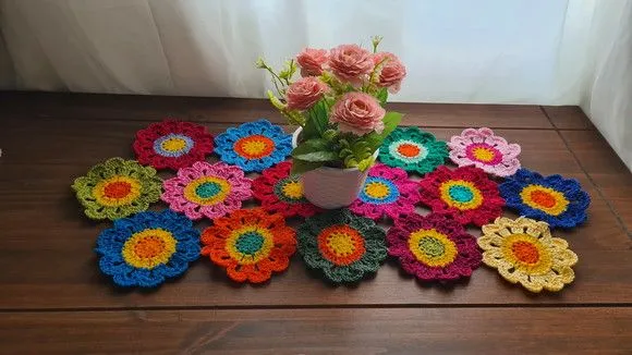 Trilho de Mesa em Crochê Flores Japonesa (64 cm x 30 Cm) - foto 3