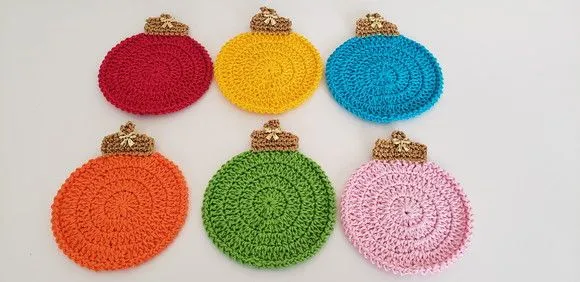 Descanso de Taças em Crochê Bolas de Natal Coloridas - foto 3