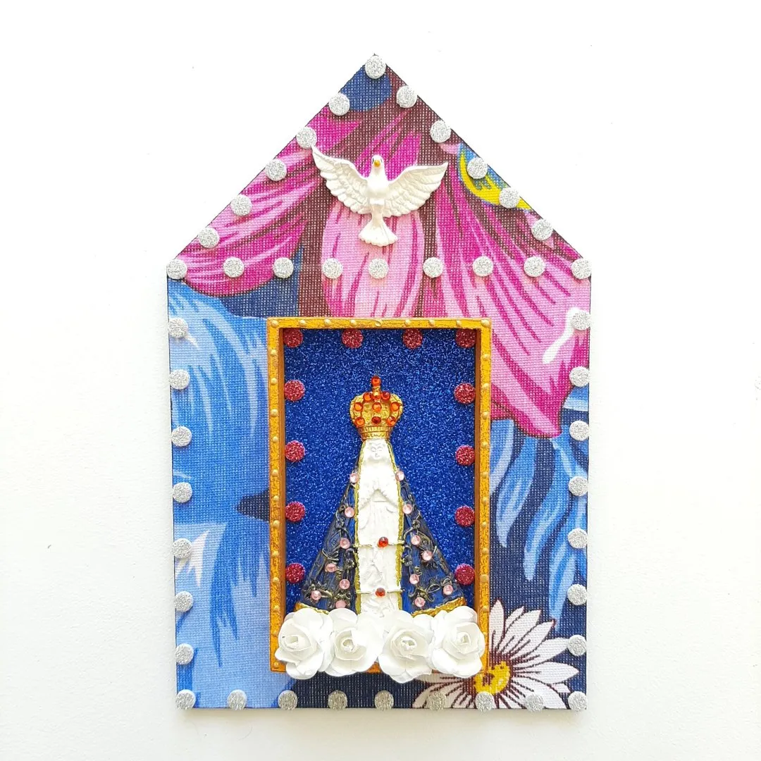 Capelinha de Madeira N. S. Aparecida - artesanato de Estudio Bananeira
