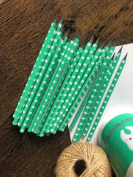 Lápis Dentinho Personalizado - artesanato feito à mão por creativitybynina