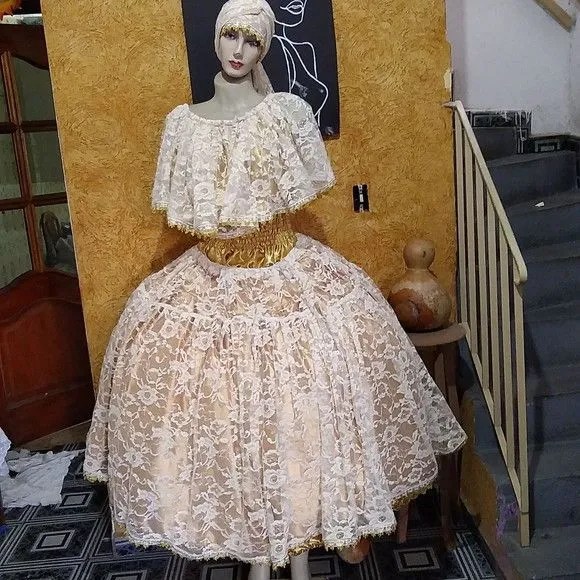 Baiana Dourada - artesanato feito à mão por Ateliê Ofatemi