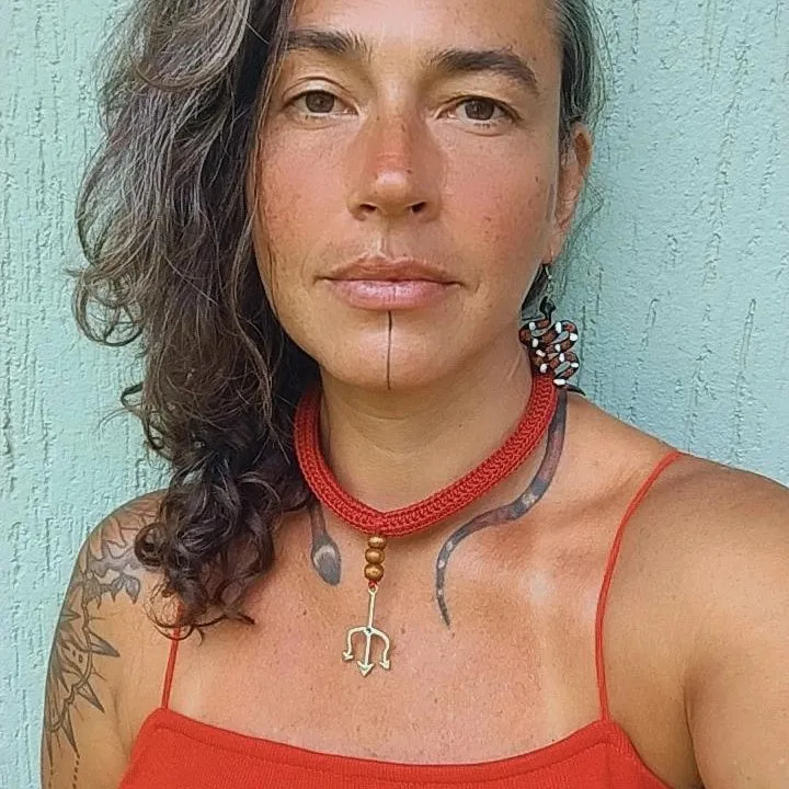Colar Tridente 🔱 - artesanato de Iracema Joalheira Têxtil