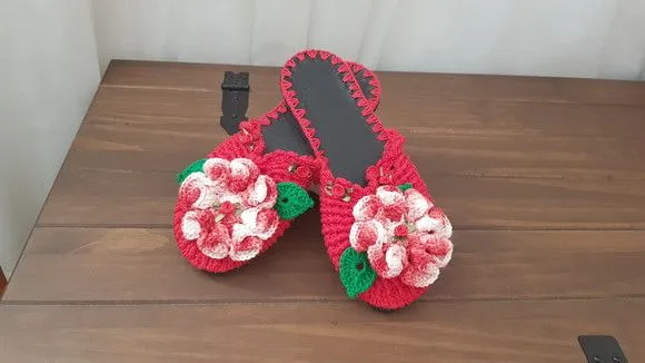 Chinelo de Quarto em Crochê - Flor Camélia Número 38 - foto 4
