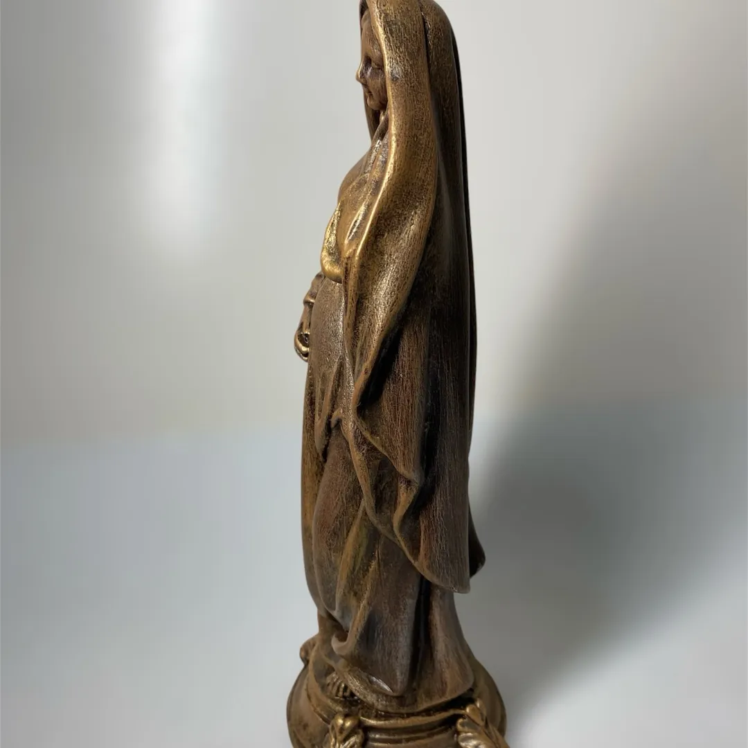 Nossa senhora grávida monocromática - foto 4