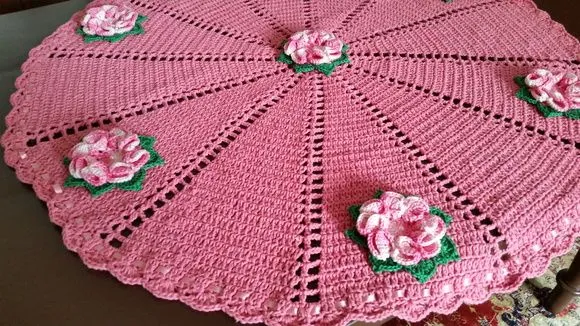 Toalha de Mesa com Aplicação Flores Rosa 90 cm - foto 3